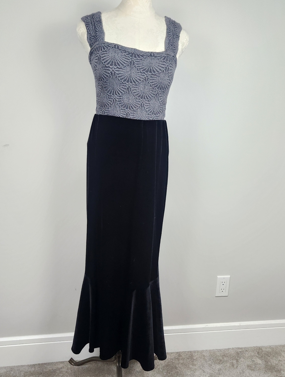 Black Velvet Maxi Skirt Mermaid Cut Fits Large Soft Stretchy - Picture 3 of 13